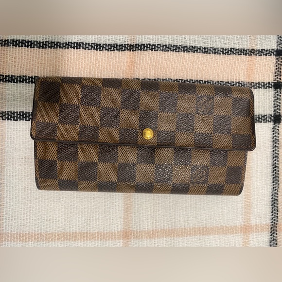 Louis Vuitton Handbags - LOUIS VUITTON DAMIER EBENE SARAH WALLET